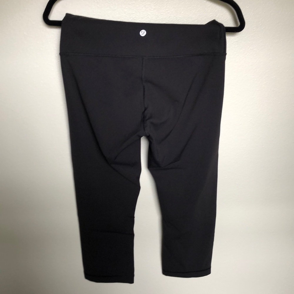 Lululemon crop leggings size 8 black like new